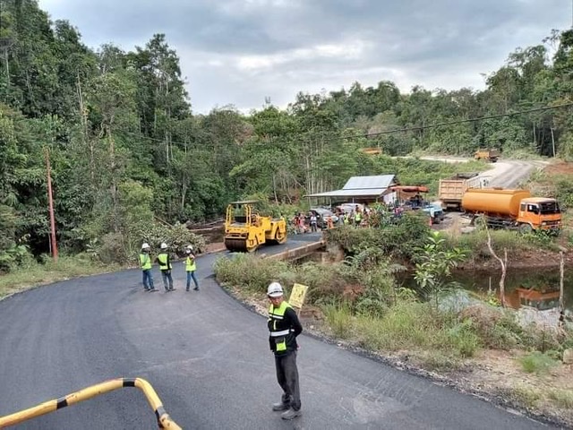 Plt Gubernur Lanjutkan Pembangunan Ruas Jalan Penghubung Lutim-Sulteng, Demi Mudahkan Distribusi Hasil Pertanian